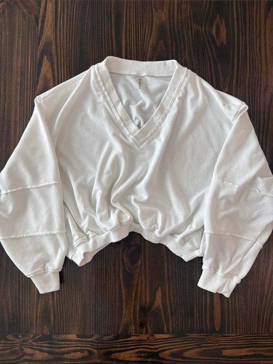 Altar'd State Tops - Altar’d State Cropped White V-Neck Sweatshirt Women’s Size Medium Lightweight